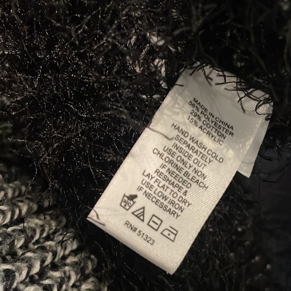 Color block fuzzy sweater - Picture 2 of 2